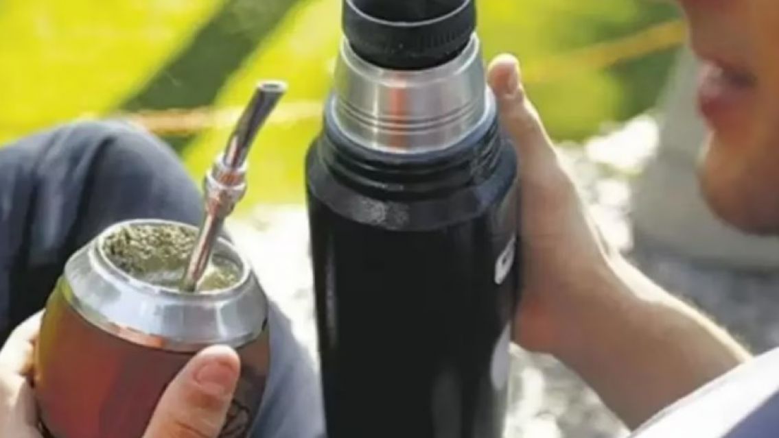 Usó el mismo termo durante 10 años: murió intoxicado por lo que encontraron en su interior