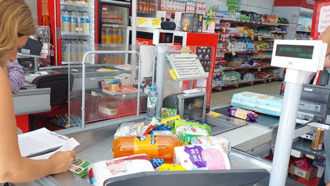 Multaron a Carrefour por vender esto vencido