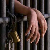 Así descubrieron a una policía que tenía una relación con un preso