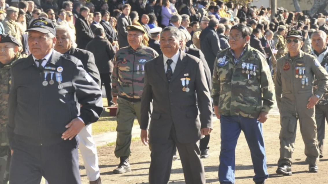 Emocionante promesa a la Bandera con los H�roes de Malvinas en Jujuy