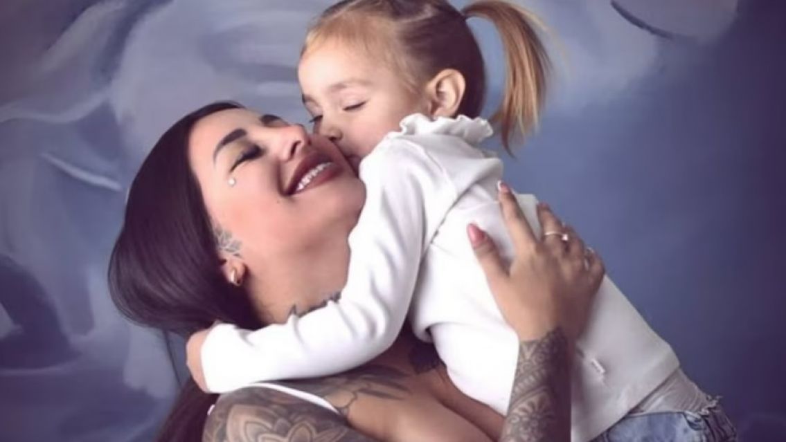 Tamara B�ez mostr� su nuevo auto de alta gama y enfrent� las cr�ticas: "Este me lo compr� yo"