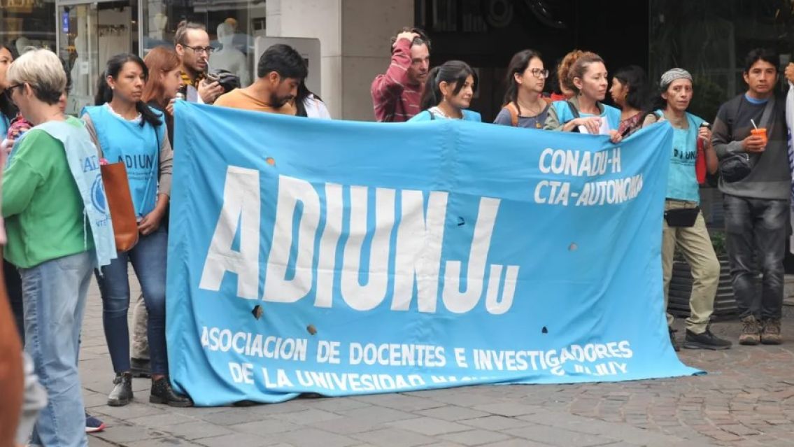 "Estamos desfinanciados": universitarios convocan a paro y marcha de antorchas 