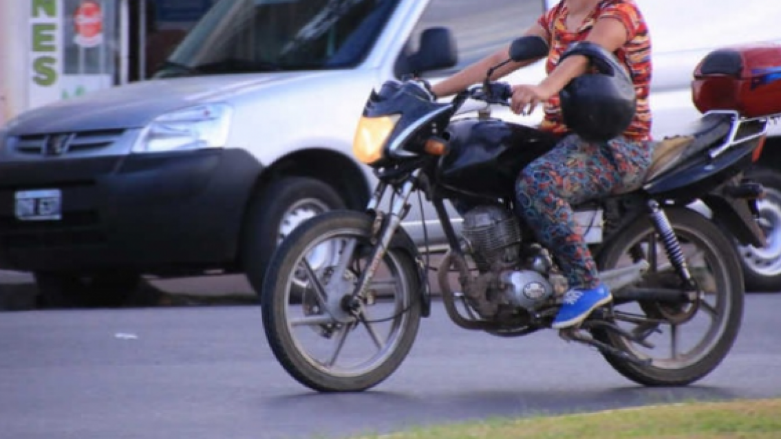 "Sin casco no te cargo nafta", la medida que deber�a volver en cada municipio