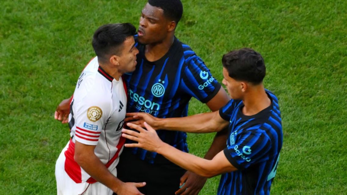 Había bronca: se conoció el motivo de la pelea entre Marcos Acuña y Dumfries