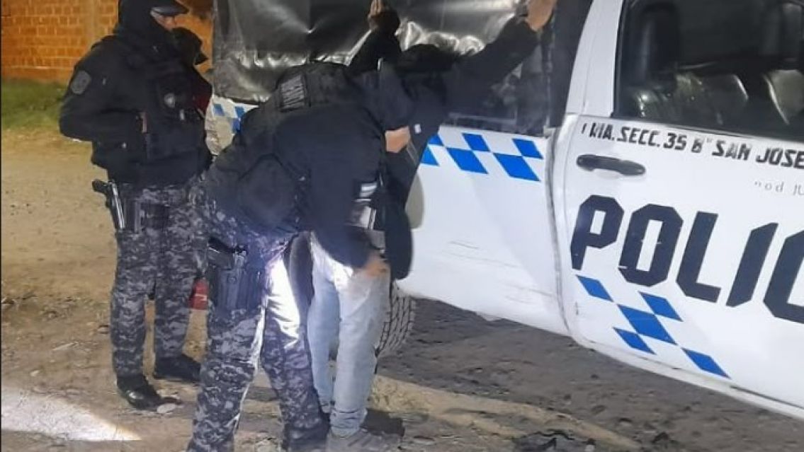 La policía de Jujuy capturó a un peligroso delincuente en el barrio Güemes: Estaba armado