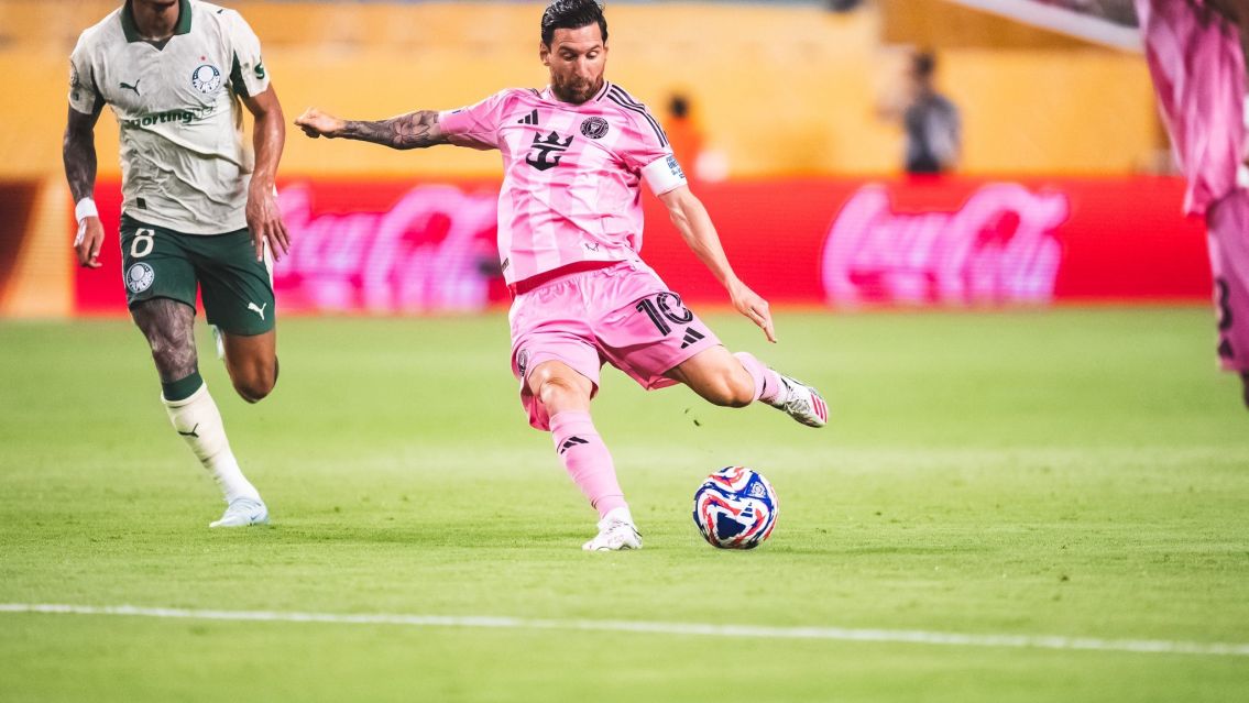 Messi enfrenta al PSG en un cruce estelar del domingo futbolero