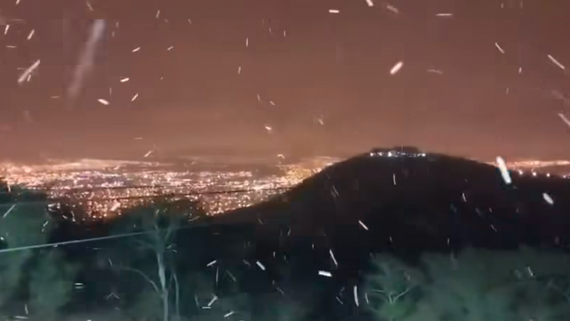 Comenz� a nevar en Salta Capital y colaps� el Cerro San Bernardo 