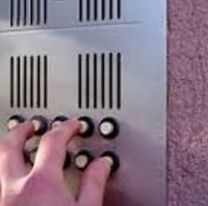  En plena ola polar, un hombre empapó a tres jujeñitos que jugaban al ring raje: "¡Somos menores!", gritaban