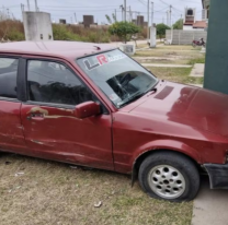 Norteña supuso que su novio estaba con la ex y le destrozó el auto
