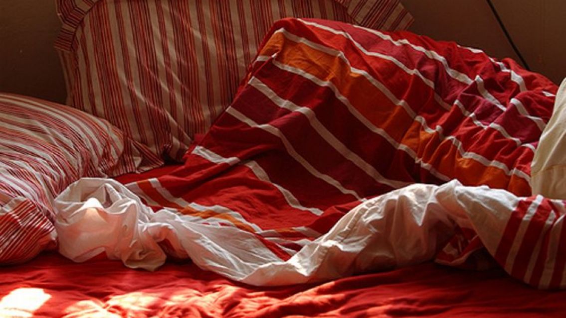 Juje�a dorm�a con sus hijas y despert� con su pareja convertido en un monstruo