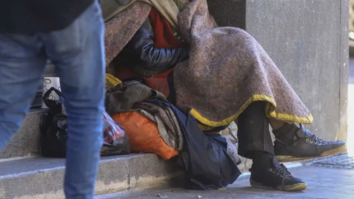 Indigentes jujeños se pelearon por un lugar: hay un apuñalado