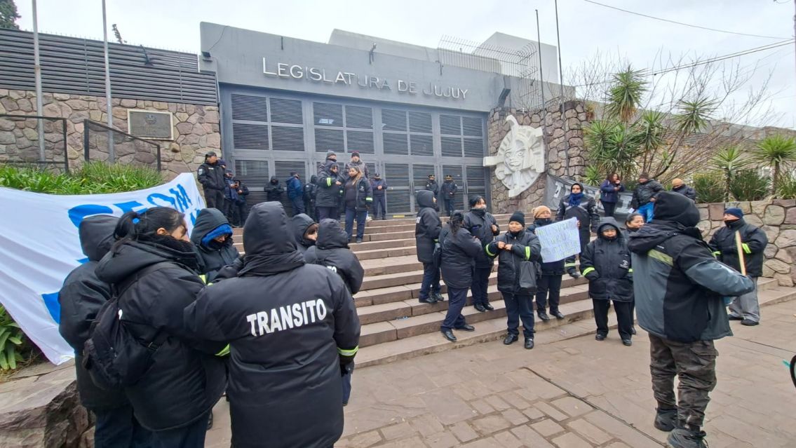 Tercer día de paro en Tránsito: sin respuestas, el reclamo llegó a la Legislatura