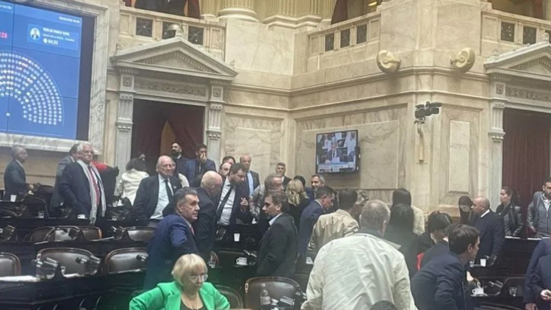 Diputados: se levantó la sesión en medio de un escándalo