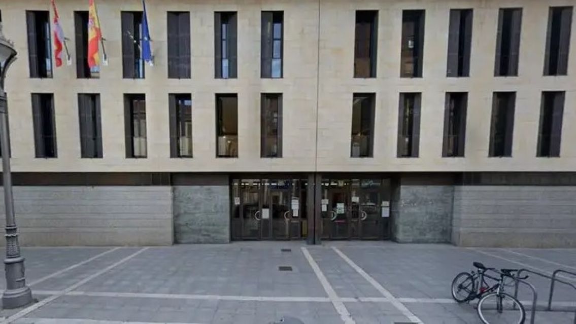 Un adolescente denunció a su madre por una cachetada: "ahora vas a ver vieja..."