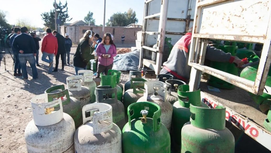 Duro golpe al bolsillo de los más pobres: el Gobierno liberó el precio de las garrafas en plena ola de frío