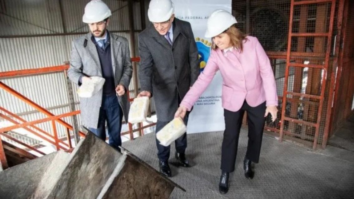 Patricia Bullrich encabez� la quema de 1.800 kilos de droga