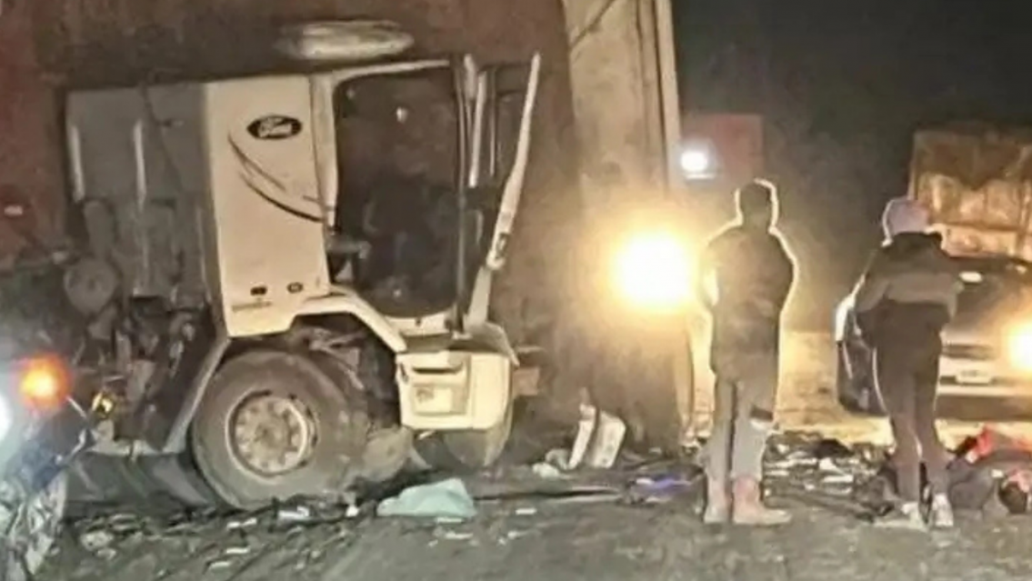 Dos camiones chocaron de frente en ruta norte�a: hay varios heridos