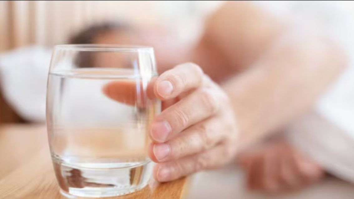 �Alerta! Por qu� jam�s debes dejar un vaso con agua en tu dormitorio