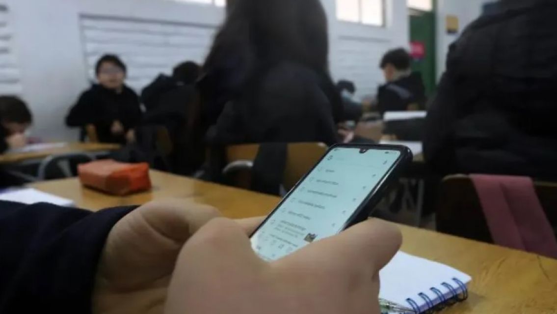 Jujuy busca regular el uso de celulares en las aulas durante el segundo semestre
