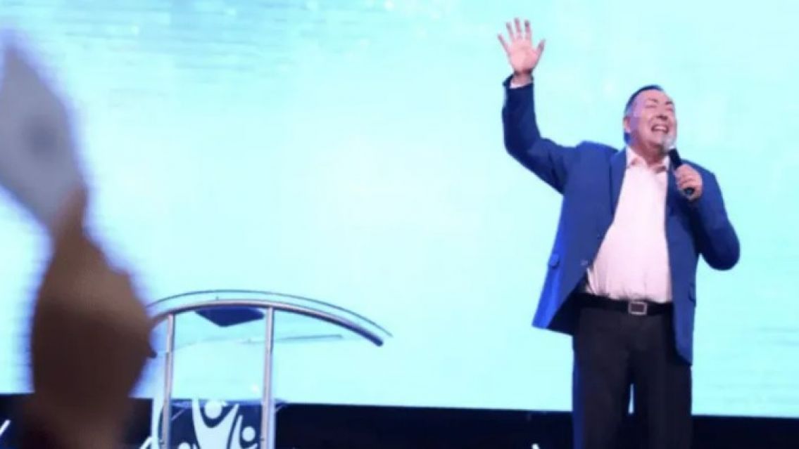 Tras el relato "milagroso" del pastor evang�lico que ten�a $100.000  y Dios los convirti� en d�lares