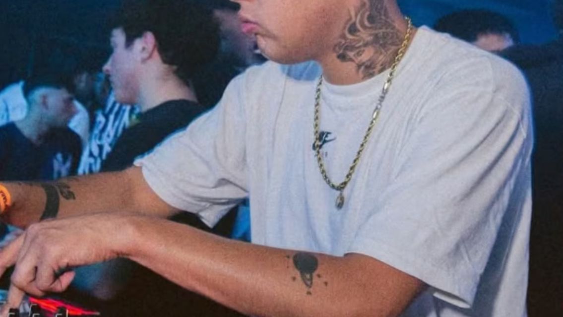 Detuvieron al presunto agresor del DJ que lucha por su vida tras ser patoteado