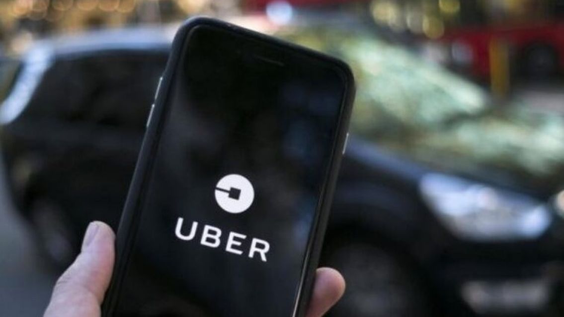 Pasajeros de Uber denuncian que choferes llevan a sus novias: hay varios casos