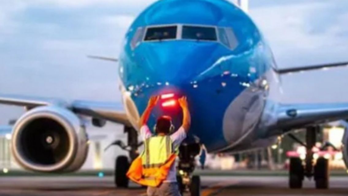 Controladores aéreos en conflicto: Nación obliga a EANA y ANAC a negociar