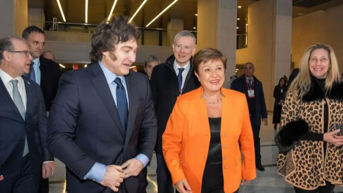 El Gobierno busca US$2000 millones más del FMI para aliviar las reservas