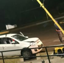 Juje&ntilde;o choc&oacute; estructura de alumbrado y un sem&aacute;foro