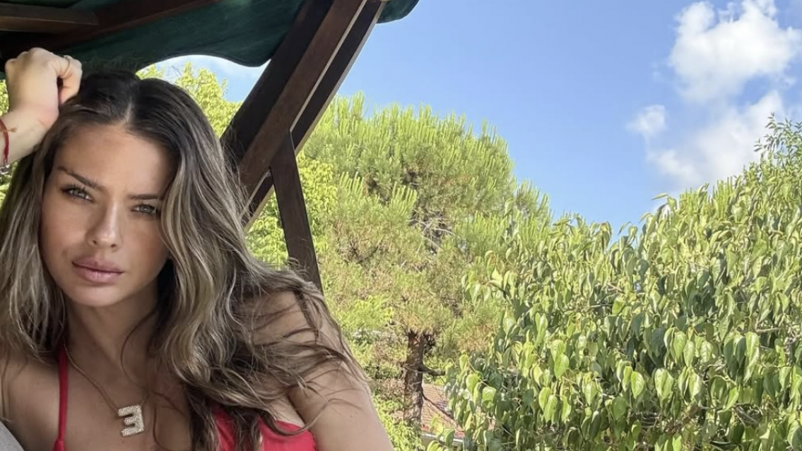 ¿Es Wanda? La China Suárez se sacó una foto frente al espejo y causó impacto