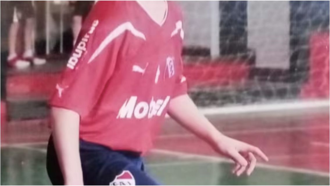 Su pap� muri�, una patada lo retir� del f�tbol y ahora se dedica a la m�sica