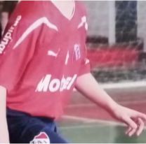 Su papá murió, una patada lo retiró del fútbol y ahora se dedica a la música