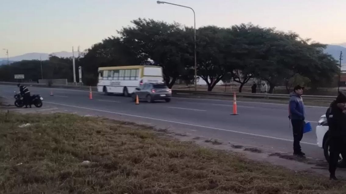 Terrible choque de dos motos en la avenida Savio