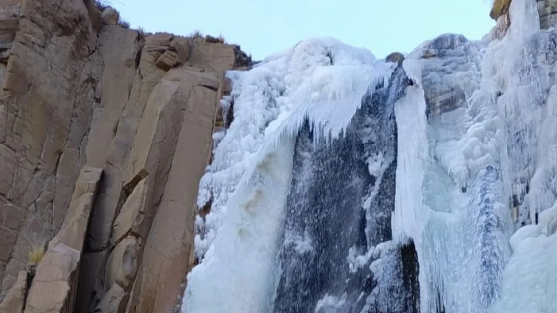 Belleza natural y nuestra: Cascadas de Cusi Cusi completamente congeladas