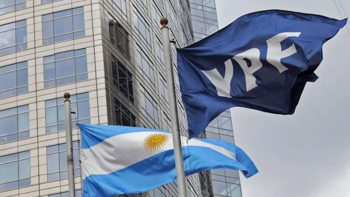 Juicio por YPF: filtraciones, indignación y más de 60 funcionarios despedidos