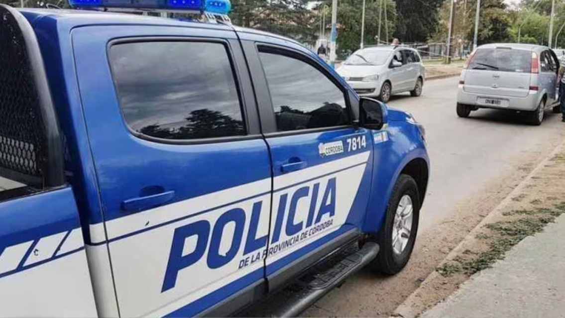 Chocó y se quería morir: la policía lo asistió y tenía droga más una moto robada