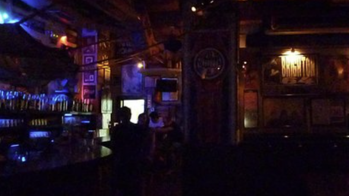 No se bancó que lo dejen, fue a buscar a su ex y la degolló