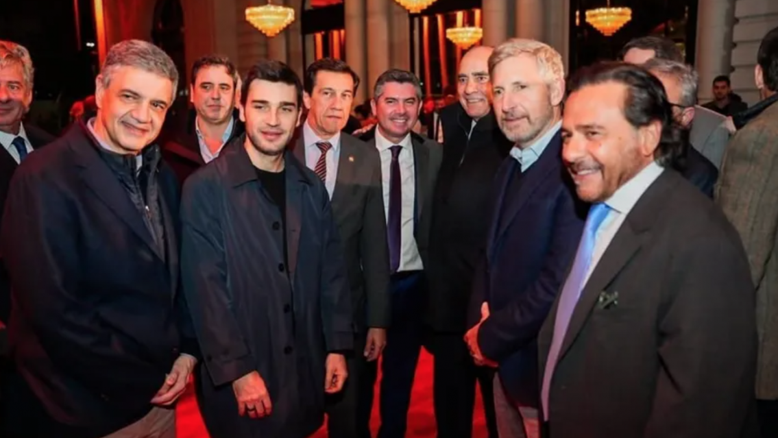 Fuerte apoyo al campo de Carlos Sadir y otros gobernadores en una reuni�n en la Rural�