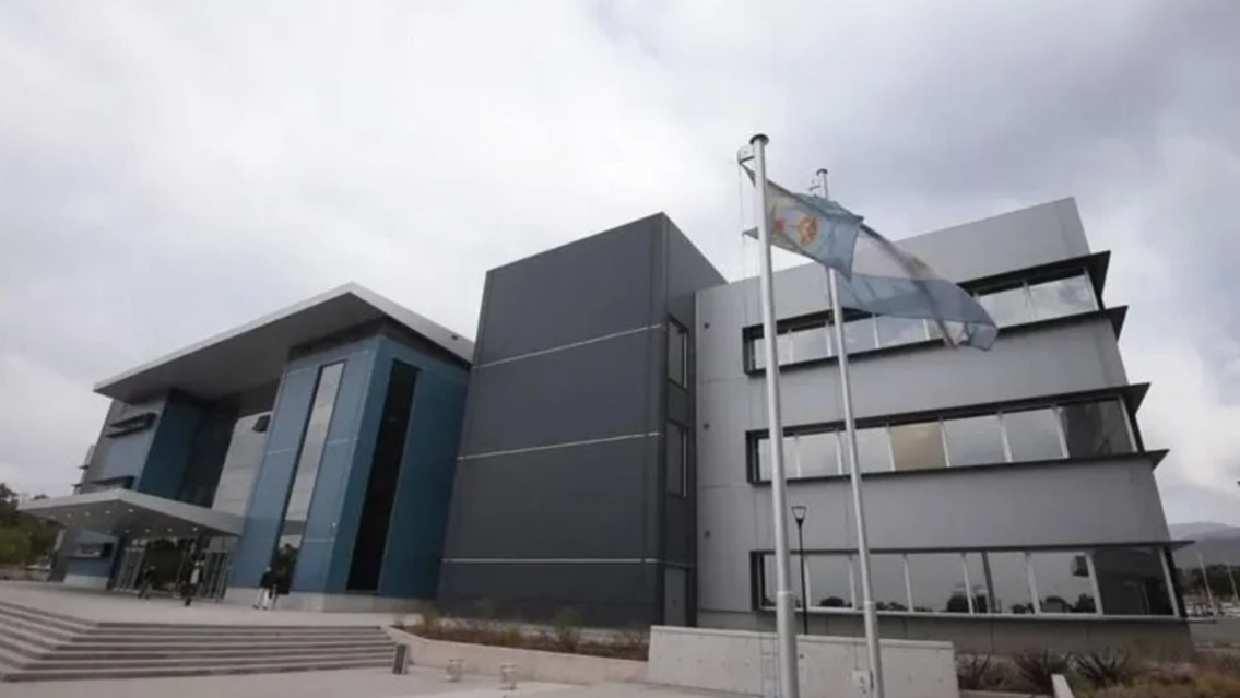 Jujeño le arruinó la vida a dos sobrinitas: las "cuidaba" y les daba "remedios"