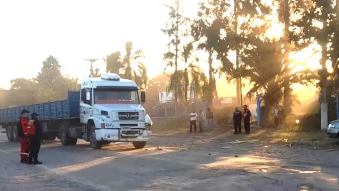 Jujeño lucha por su vida luego de ser chocado por un camión en Perico