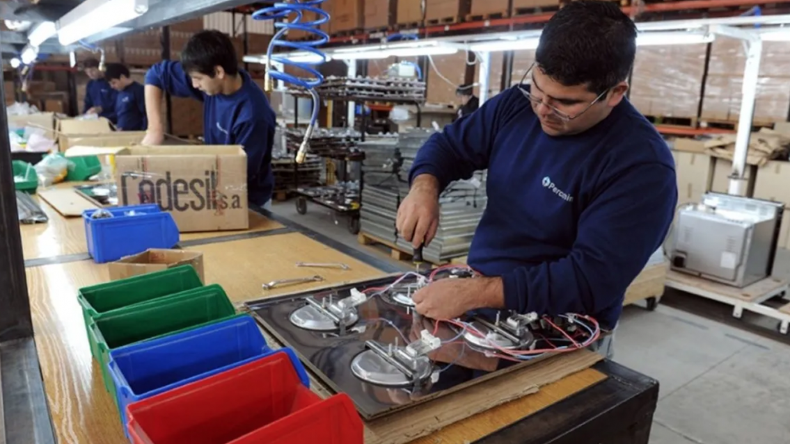 Se perdieron más de 66 mil empleos registrados en un año