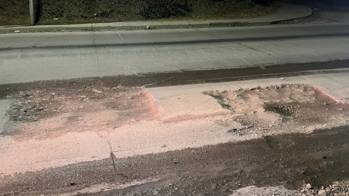 Vecinos de Alto Comedero denuncian que una avenida est� repleta de pozos