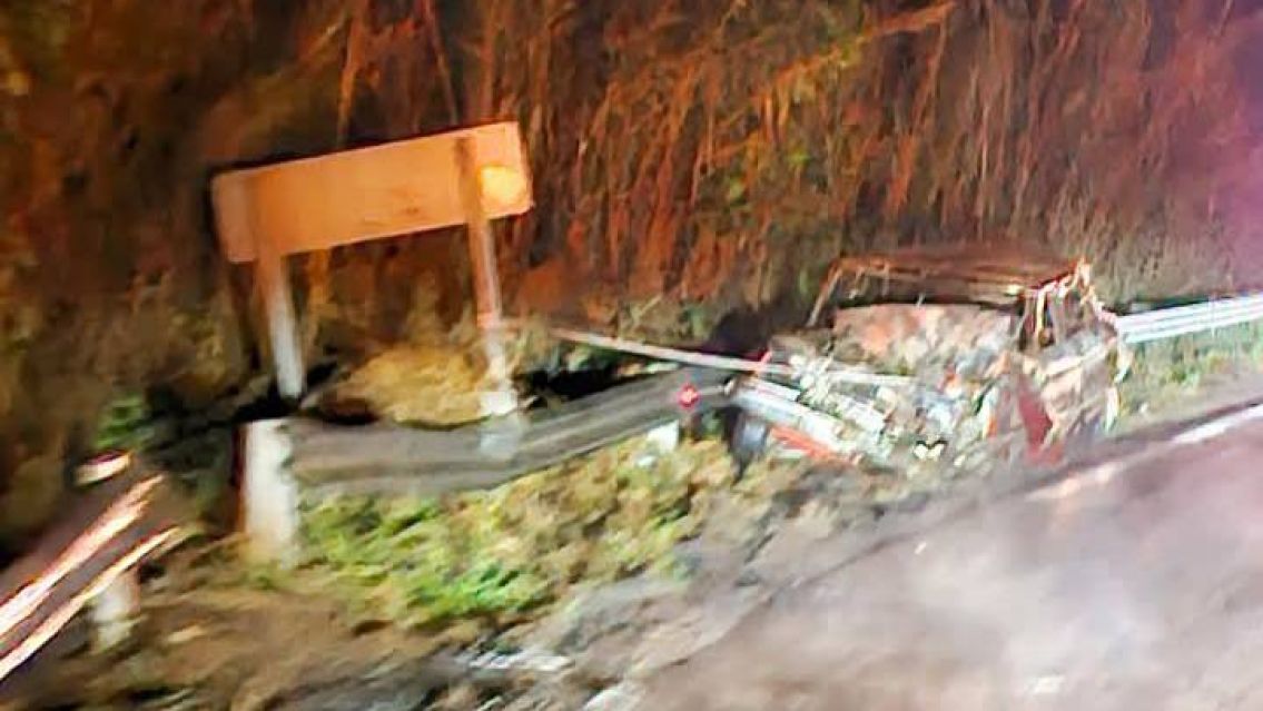 Grave accidente en Ruta 34: camión chocó a un Falcon