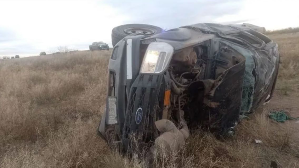 Muri� un intendente luego de volcar con su camioneta en la ruta