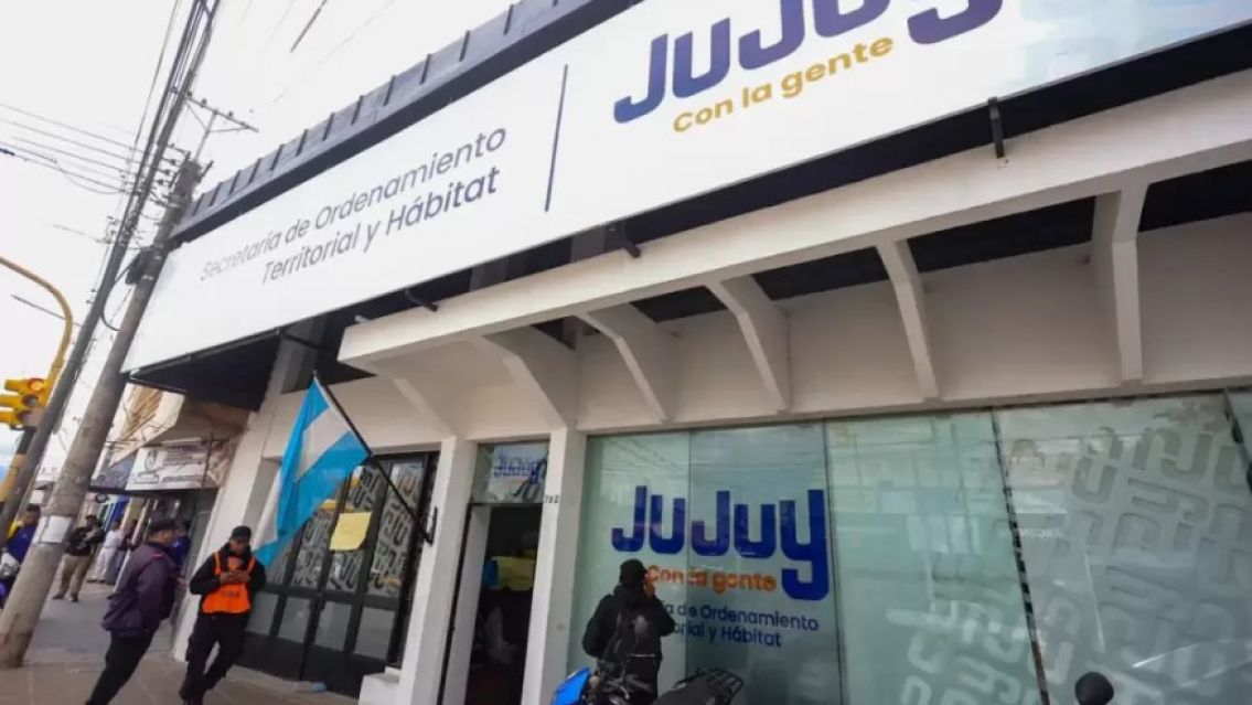 Desesperaci�n en una oficina juje�a: iba a hacerse lo peor con nafta y fuego 