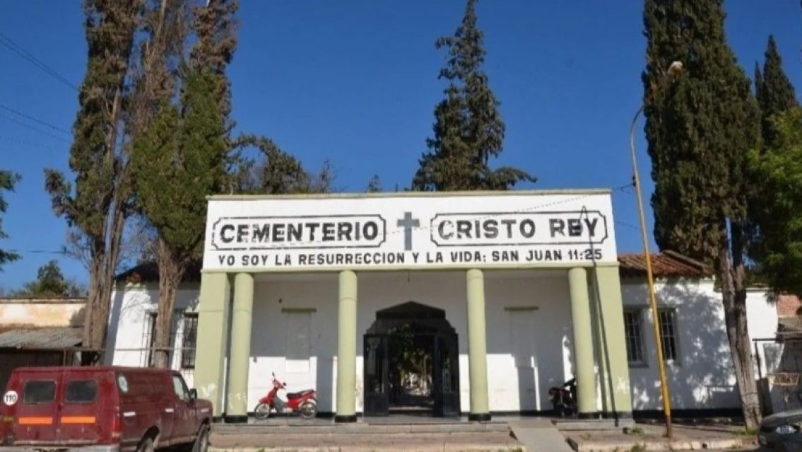 En pleno Cementerio, juje�a qued� a los gritos y a las corridas