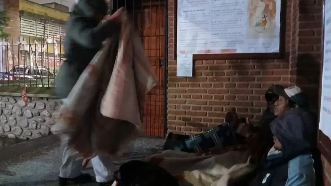 Dura advertencia de Cáritas en Jujuy: "Hay más jujeños durmiendo en la calle"