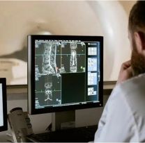 Fue a hacerse una resonancia y no la contó: la sala fue un completo griterío