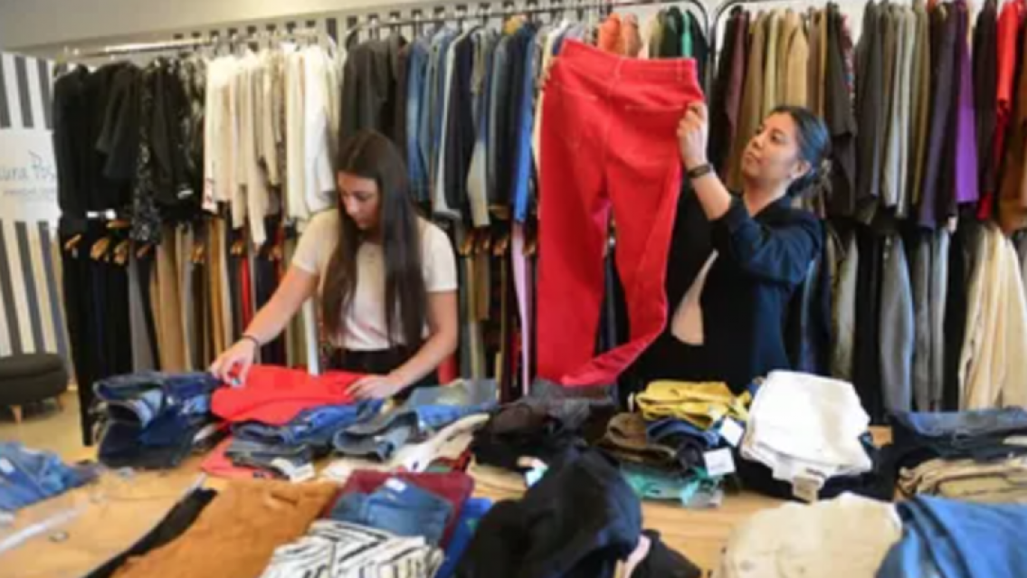 La venta de ropa cayó 7,7% entre mayo y junio y crece la preocupación en el sector
