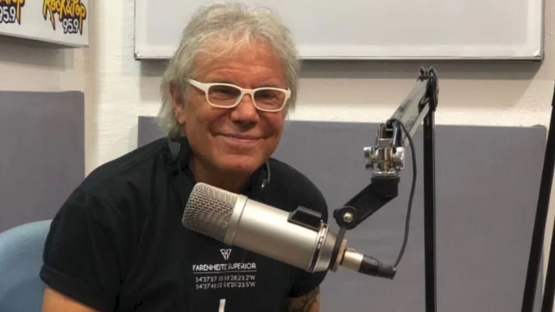 Se re calent� Beto Casella y mand� al frente a una periodista